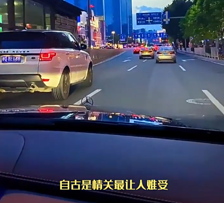 某宝上售价129元的 ” 柏林之声 ” 音乐车载U盘，全无损音质，总共4086首
